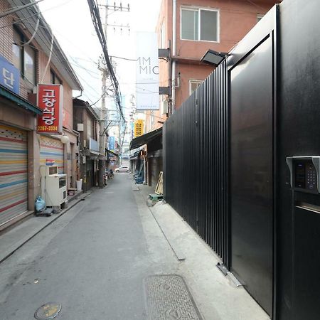 เอ็มมิโอ 2 ดีไซน์ เรสซิเดนซ์ มย็องดง Hostel โซล ภายนอก รูปภาพ