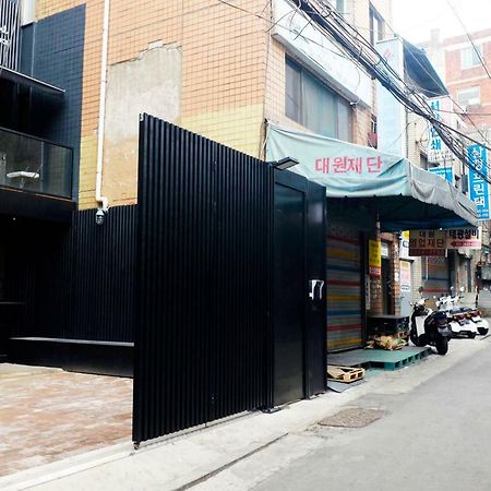 เอ็มมิโอ 2 ดีไซน์ เรสซิเดนซ์ มย็องดง Hostel โซล ภายนอก รูปภาพ