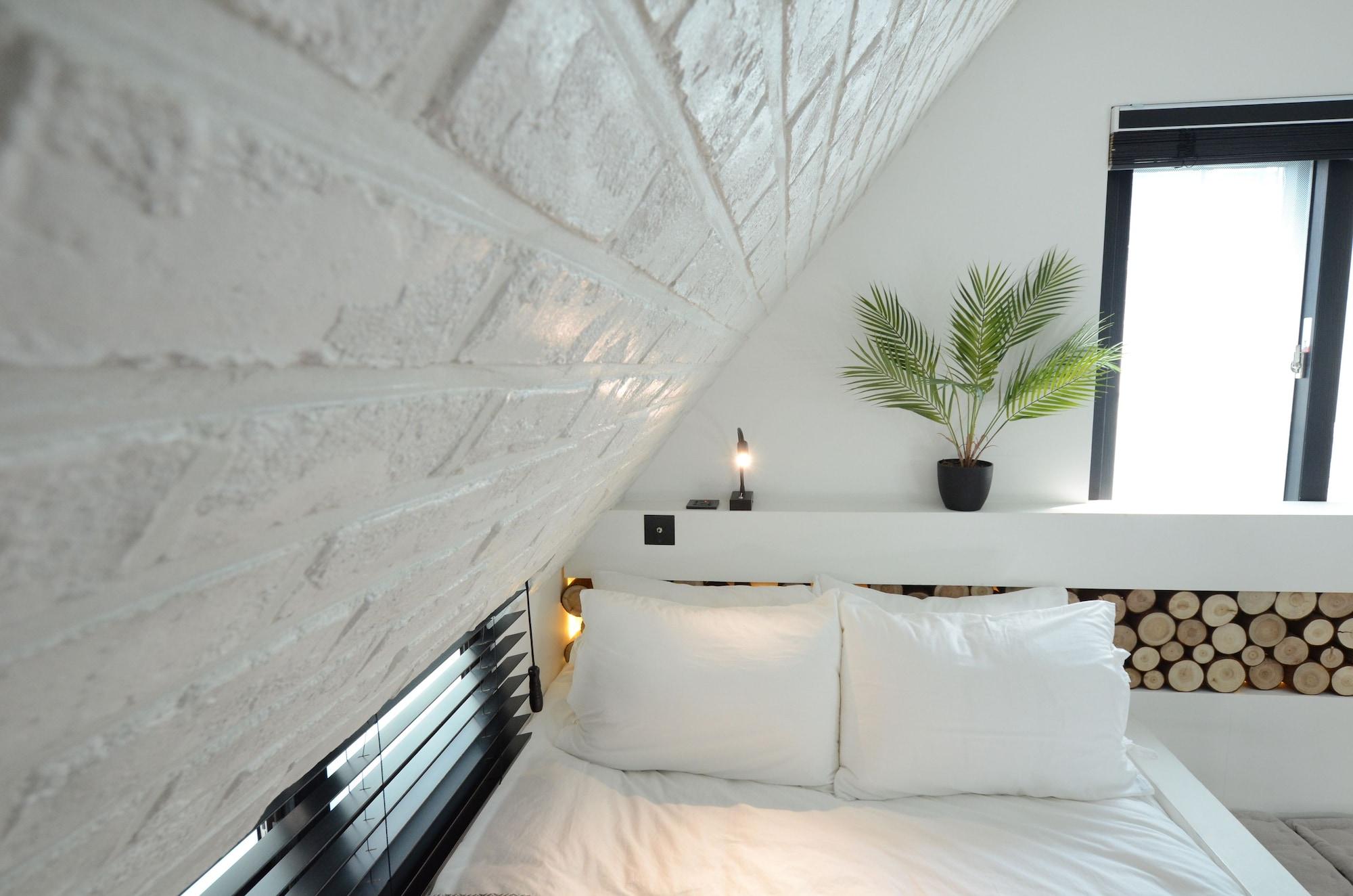 เอ็มมิโอ 2 ดีไซน์ เรสซิเดนซ์ มย็องดง Hostel โซล ภายนอก รูปภาพ