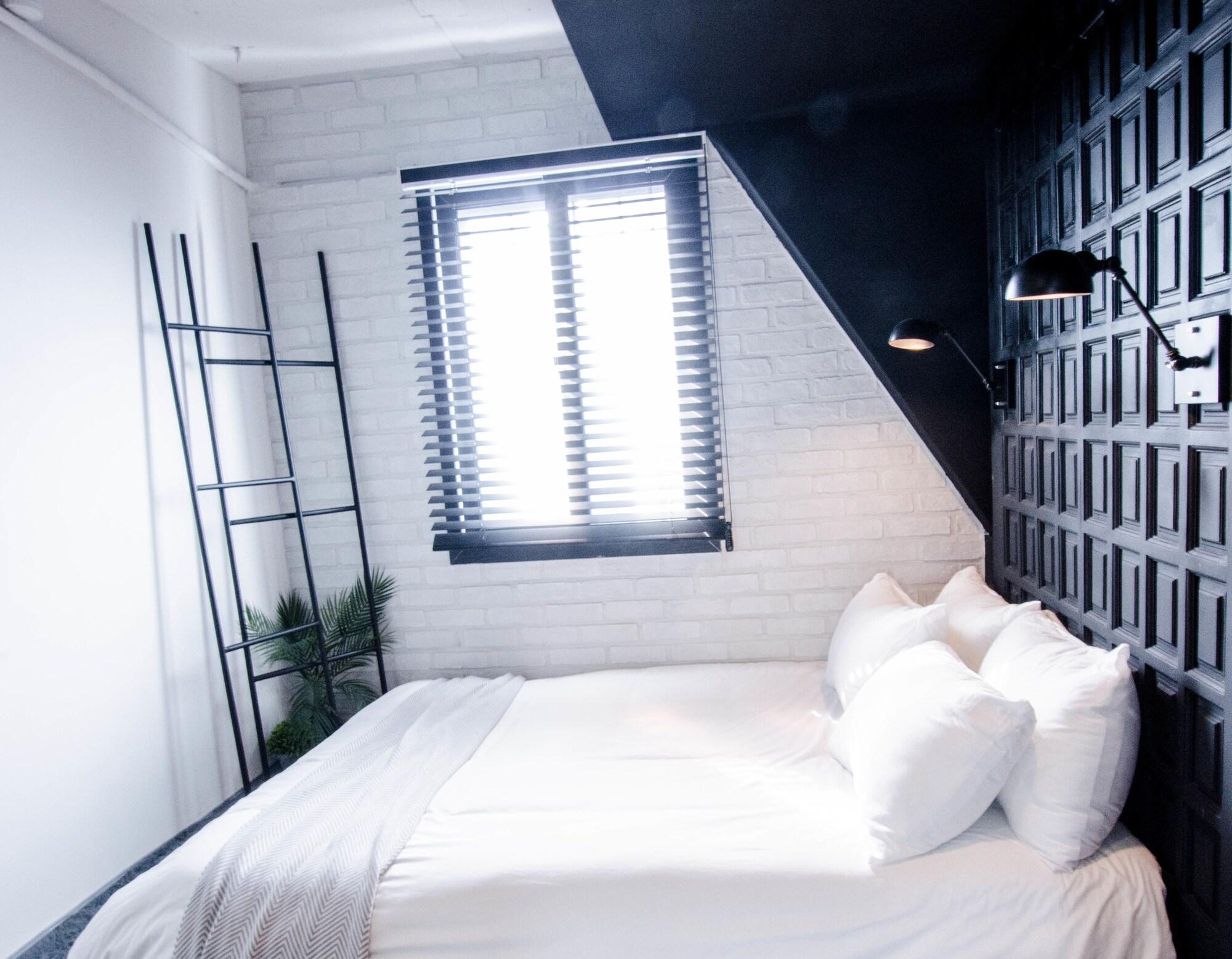 เอ็มมิโอ 2 ดีไซน์ เรสซิเดนซ์ มย็องดง Hostel โซล ภายนอก รูปภาพ