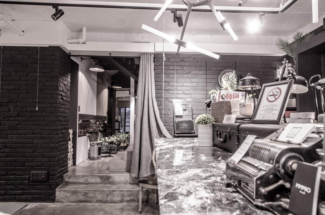 เอ็มมิโอ 2 ดีไซน์ เรสซิเดนซ์ มย็องดง Hostel โซล ภายนอก รูปภาพ