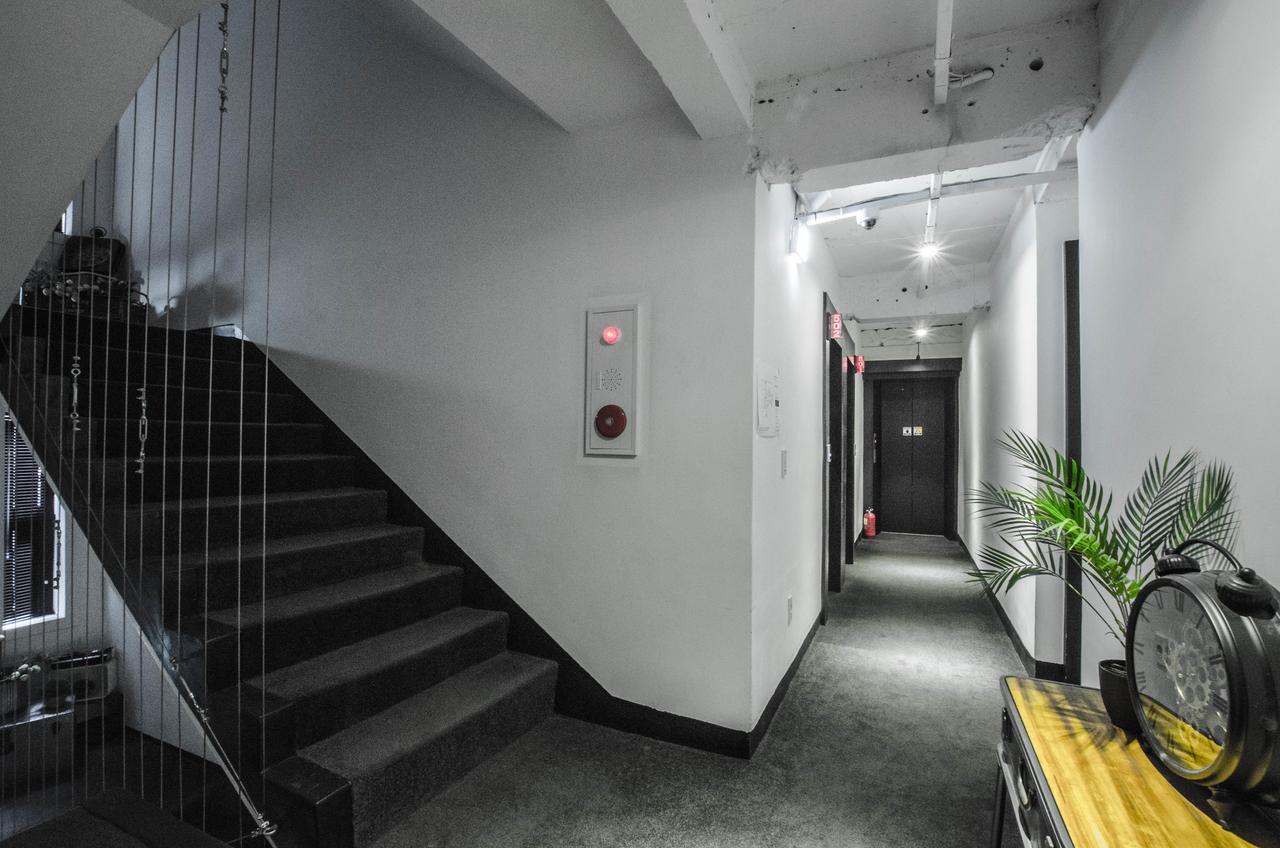 เอ็มมิโอ 2 ดีไซน์ เรสซิเดนซ์ มย็องดง Hostel โซล ภายนอก รูปภาพ
