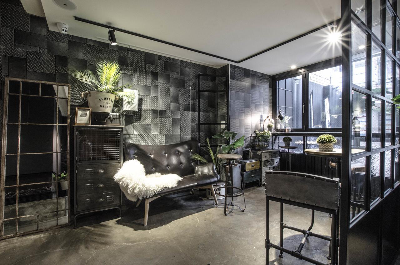 เอ็มมิโอ 2 ดีไซน์ เรสซิเดนซ์ มย็องดง Hostel โซล ภายนอก รูปภาพ