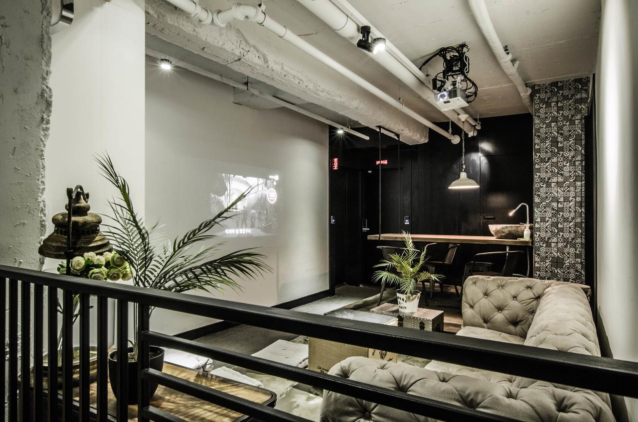 เอ็มมิโอ 2 ดีไซน์ เรสซิเดนซ์ มย็องดง Hostel โซล ภายนอก รูปภาพ