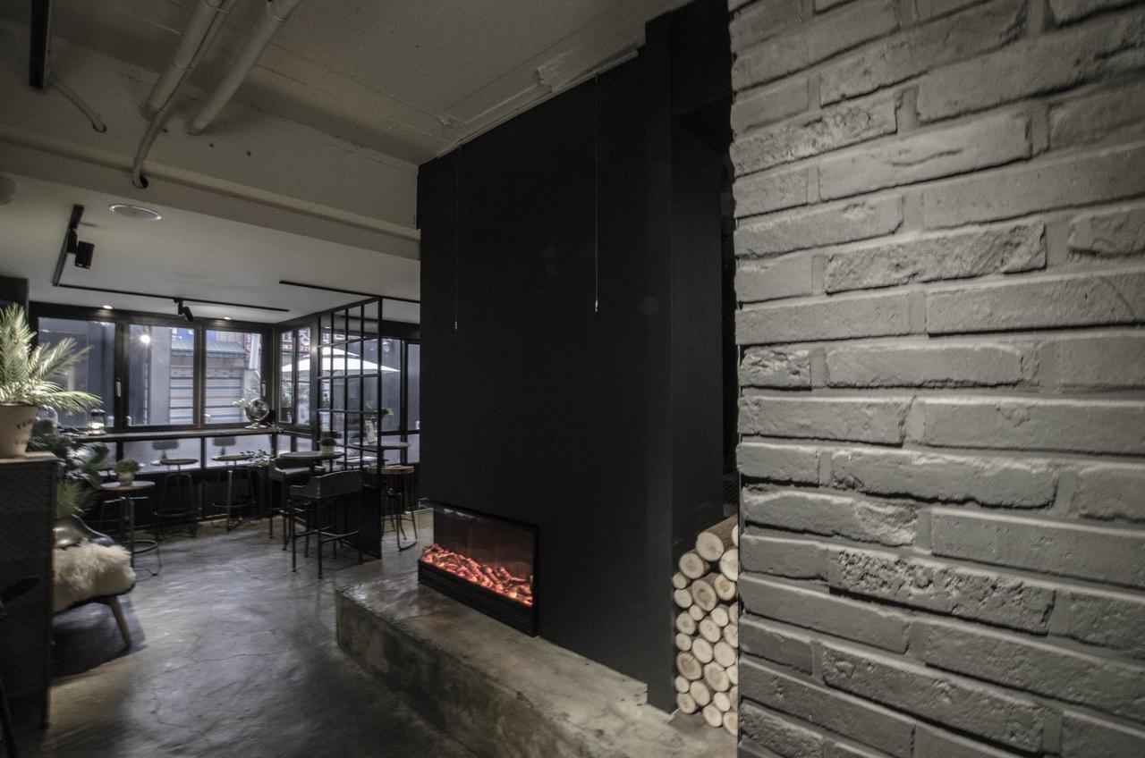 เอ็มมิโอ 2 ดีไซน์ เรสซิเดนซ์ มย็องดง Hostel โซล ภายนอก รูปภาพ