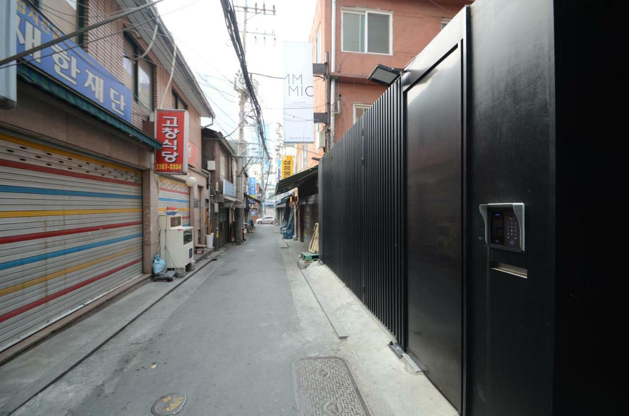 เอ็มมิโอ 2 ดีไซน์ เรสซิเดนซ์ มย็องดง Hostel โซล ภายนอก รูปภาพ