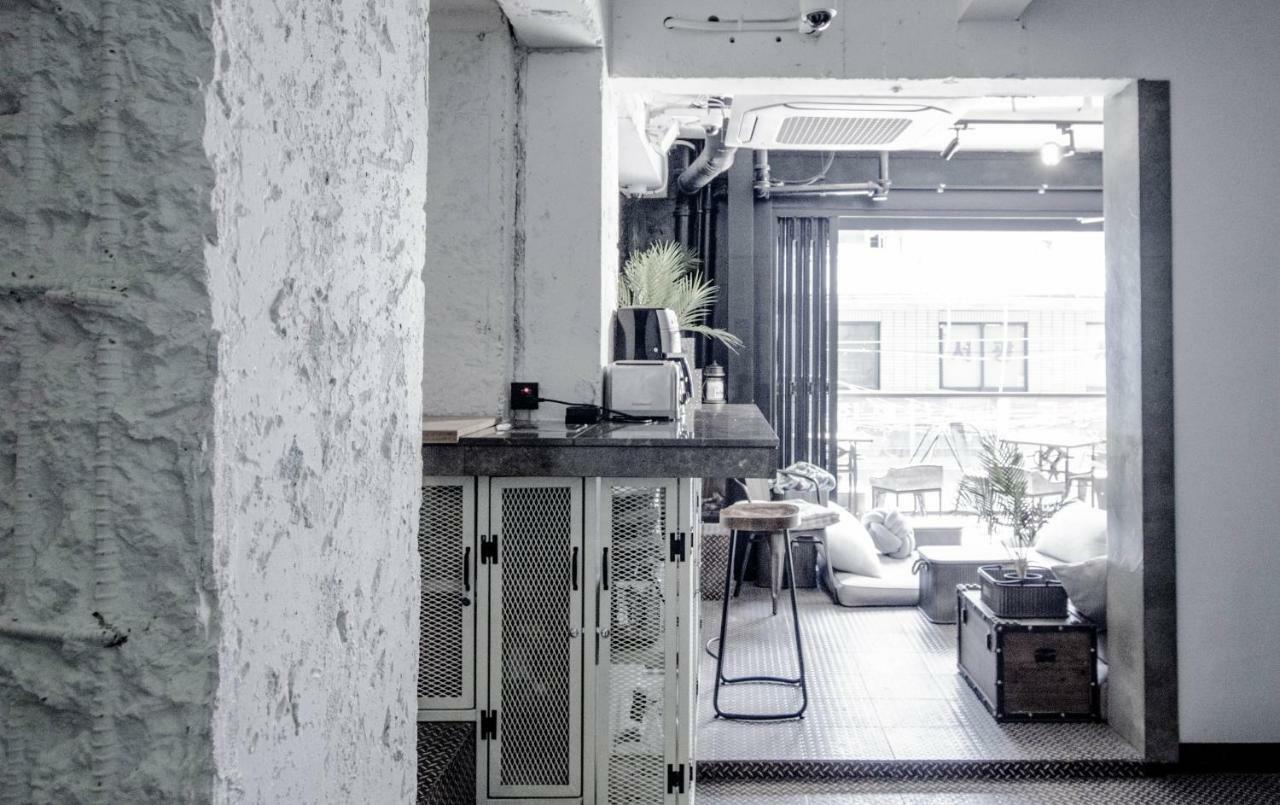 เอ็มมิโอ 2 ดีไซน์ เรสซิเดนซ์ มย็องดง Hostel โซล ภายนอก รูปภาพ
